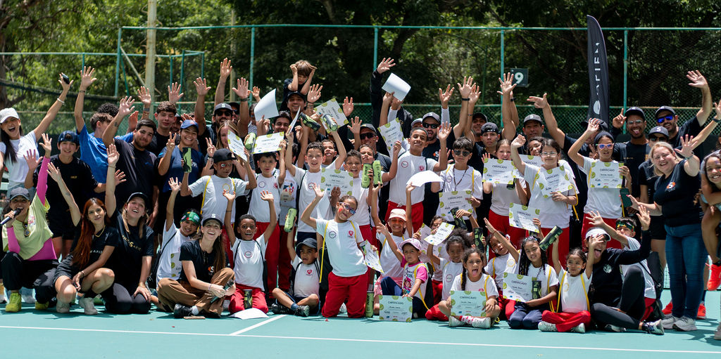 Jornada de tenis junto a Fe y Alegría